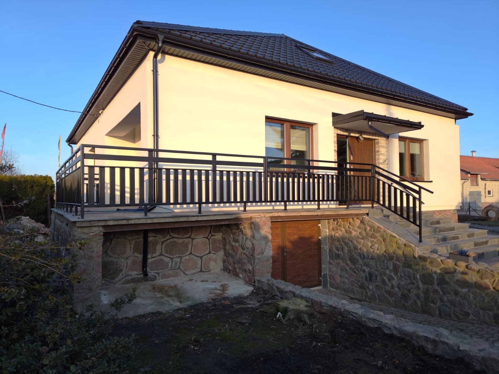 Balustrady zewnetrzne - realizacja Kortech Spaw